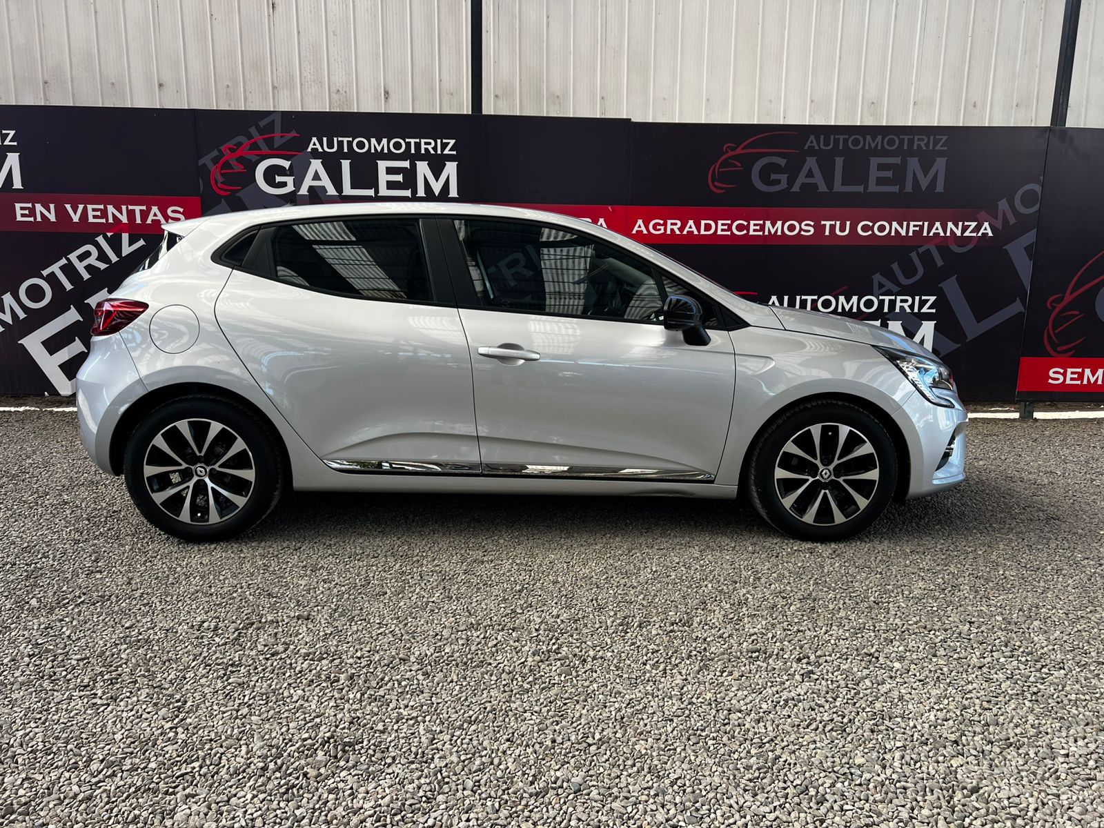 WhatsApp Image 2025-11-10 at 16.37.47