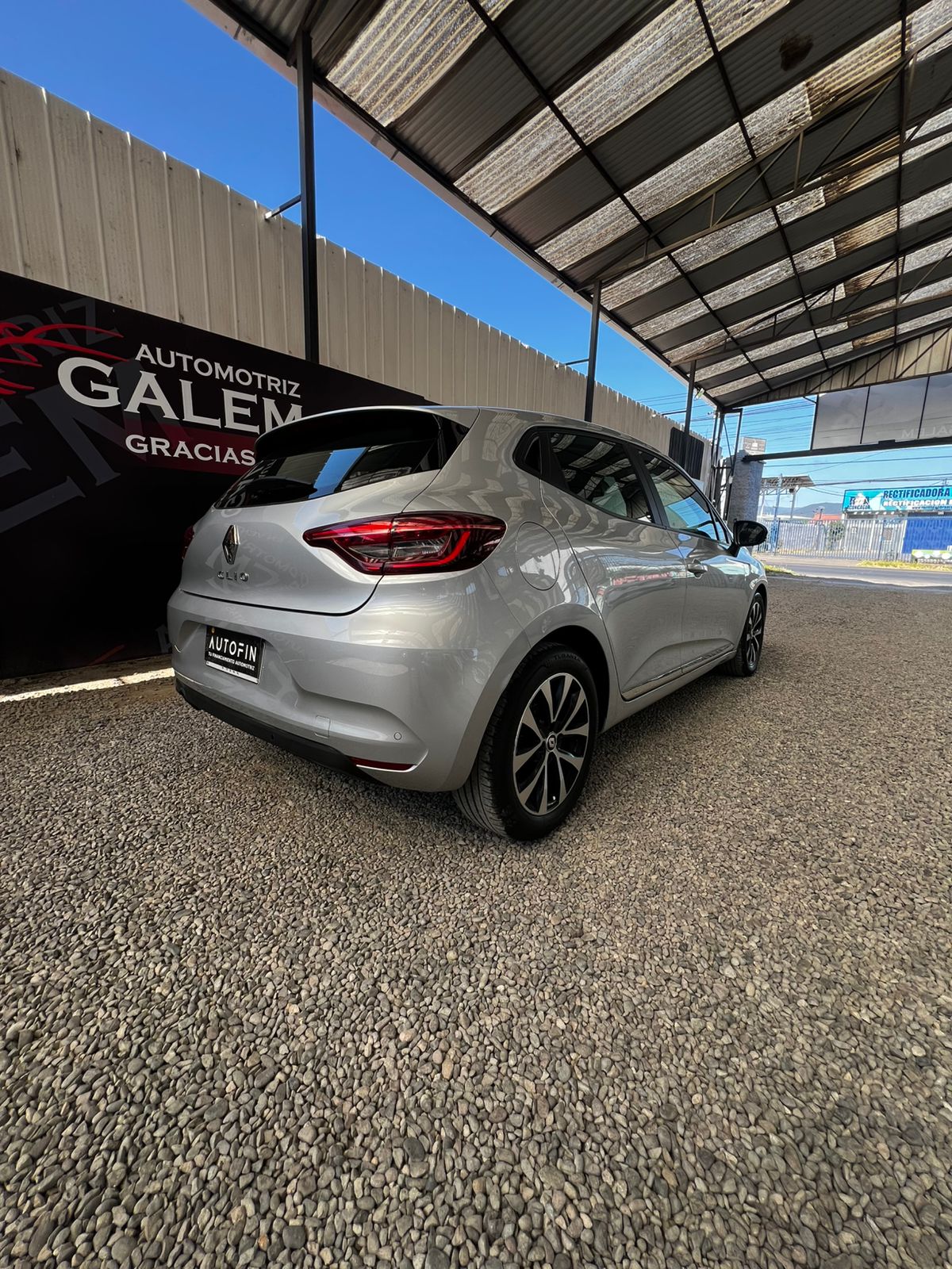 WhatsApp Image 2025-11-10 at 16.37.48 (1)